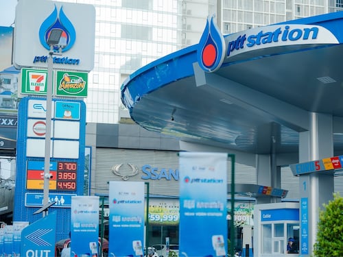 លោក ហ៊ុន សែន ព្រមានថា ក្រុមហ៊ុនសាំង PTT នឹងស្លាប់បើថៃមិនឱ្យនាំប្រេងចូលកម្ពុជា